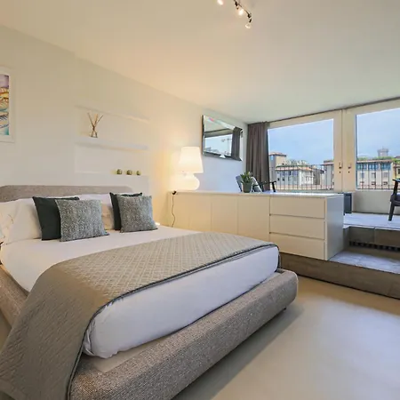 Florence- Vasari Luxury With View Апартаменты *